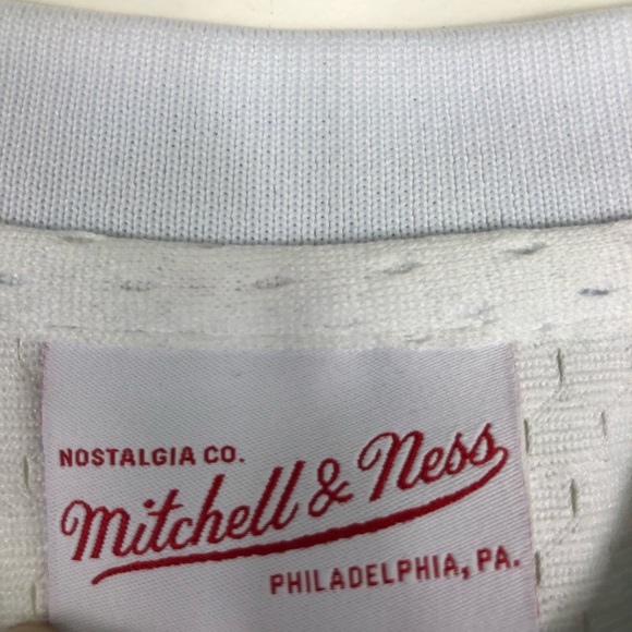 ✨SOLD✨ Atlanta Braves V-Neck Mesh Jersey - Picture 4 of 5